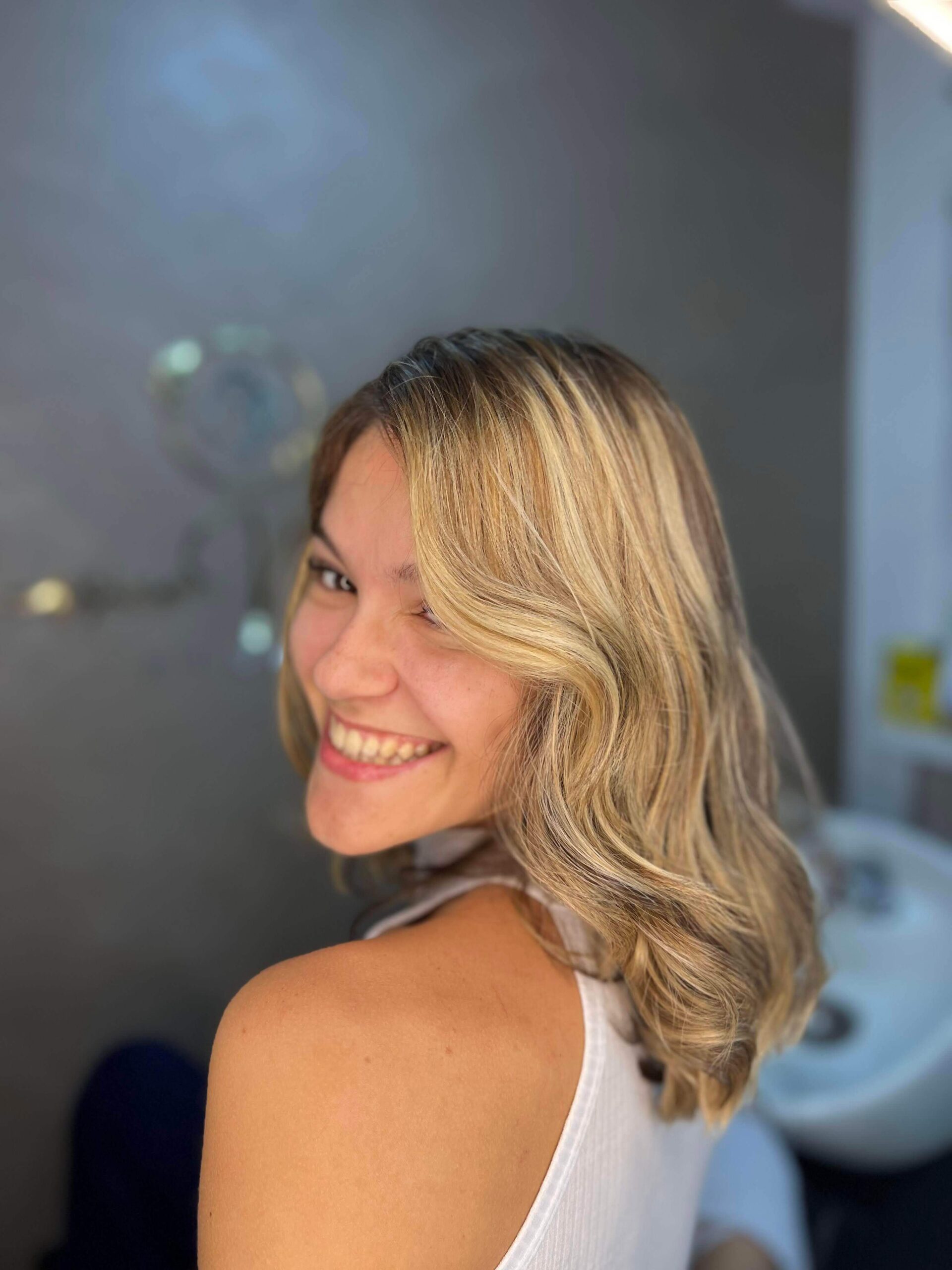 Renove o visual com um corte de cabelo moderno no Studio Jessica Miranda em Cabo Frio – estilo e atitude em cada fio!
