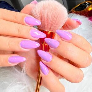 Unhas rosa, lilás perfeitas com manicure e pedicure no Studio Jessica Miranda, Cabo Frio – Salão de Beleza.