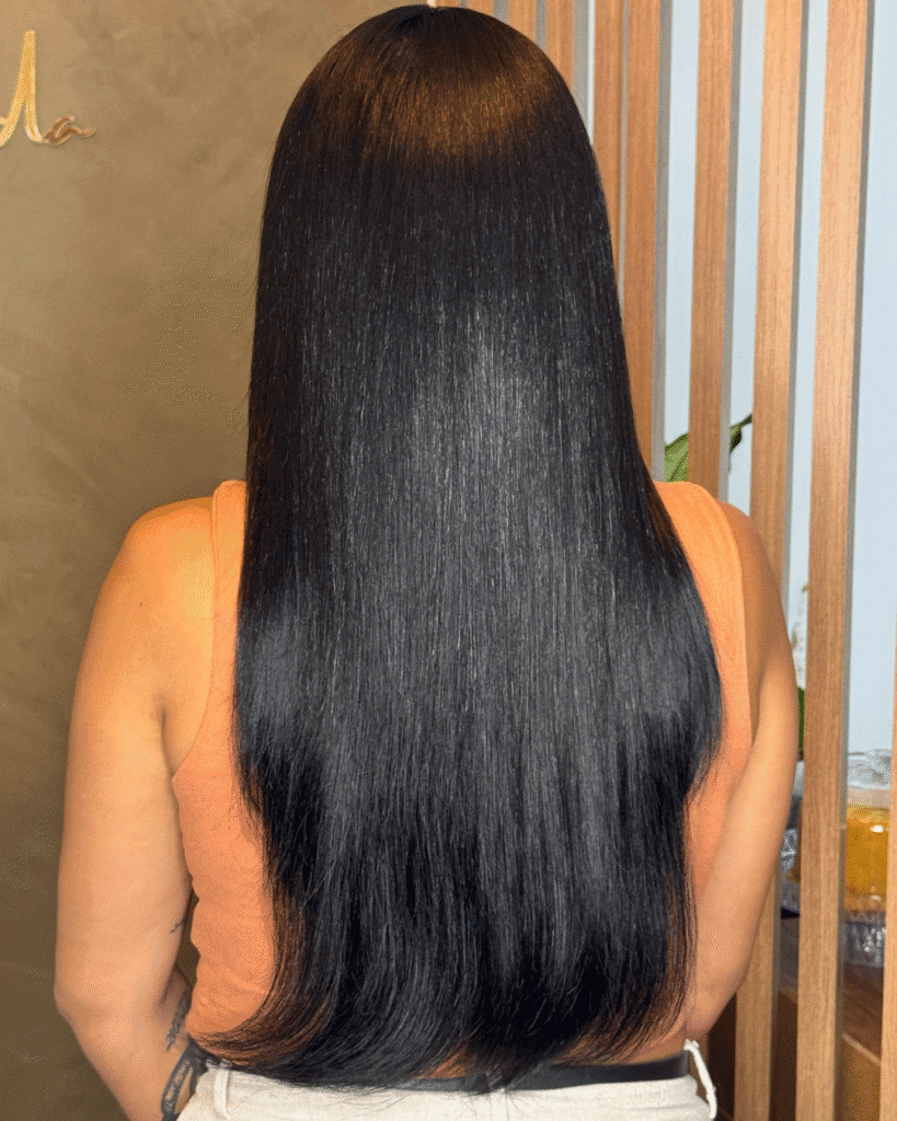 Megahair perfeito no Studio Jessica Miranda: alongamento com fita, queratina e ponto americano em Cabo Frio.