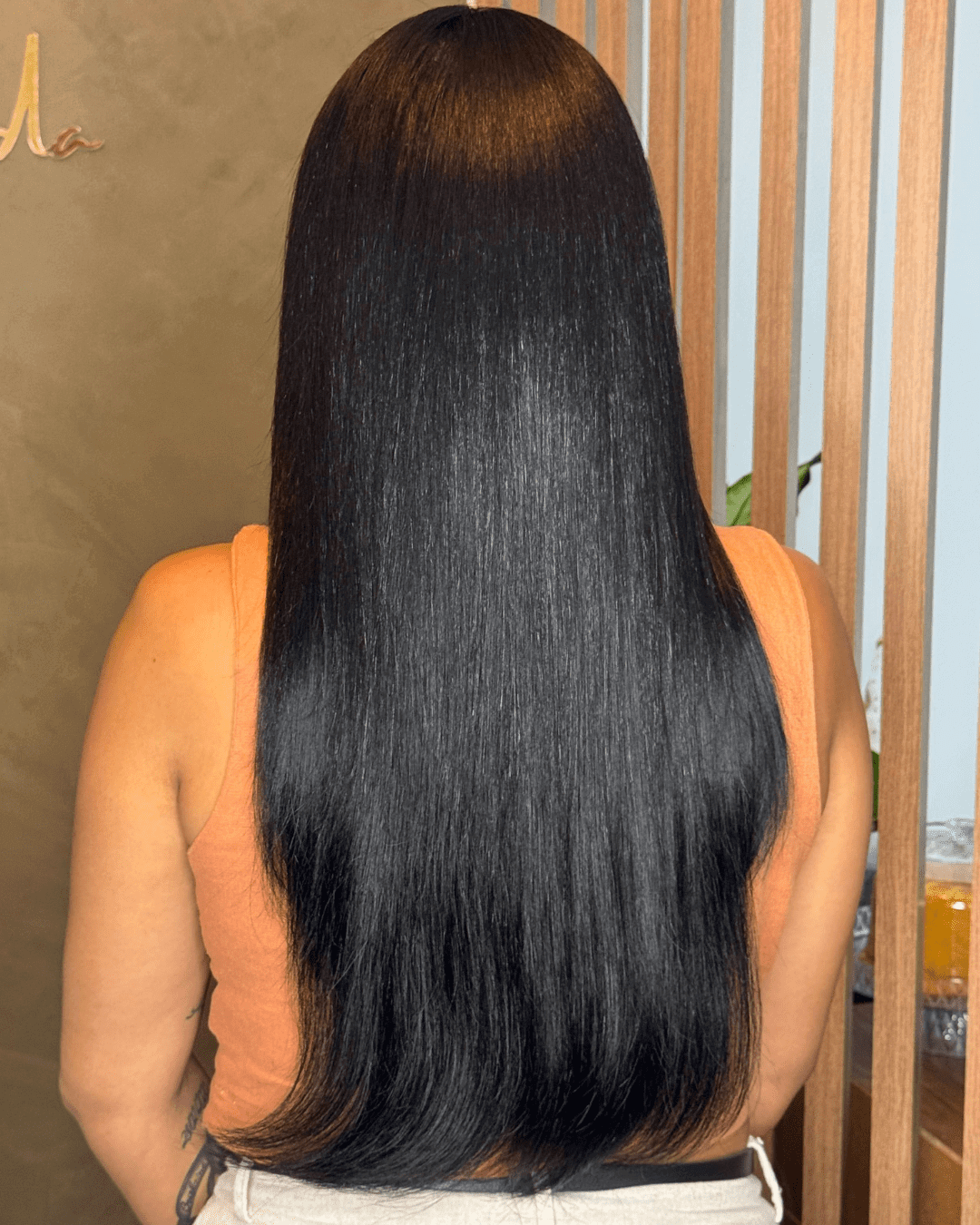 Megahair perfeito no Studio Jessica Miranda: alongamento com fita, queratina e ponto americano em Cabo Frio.