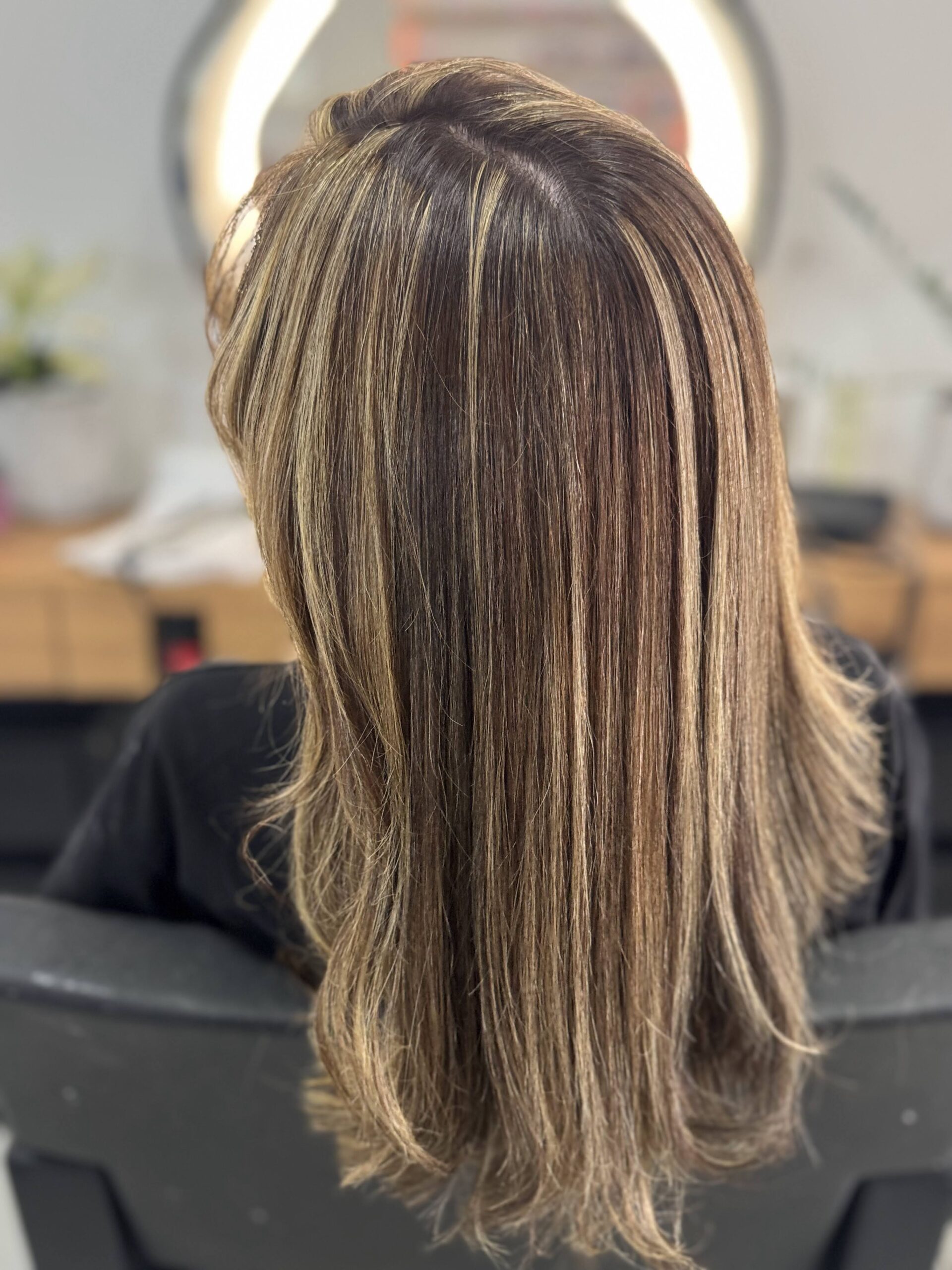 studio-jessica-miranda-salao-beleza-cabo-frio-coloração-mechas-loiro iluminado-moreno iluminado (7)