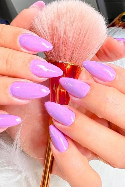 Unhas rosa, lilás perfeitas com manicure e pedicure no Studio Jessica Miranda, Cabo Frio – Salão de Beleza.